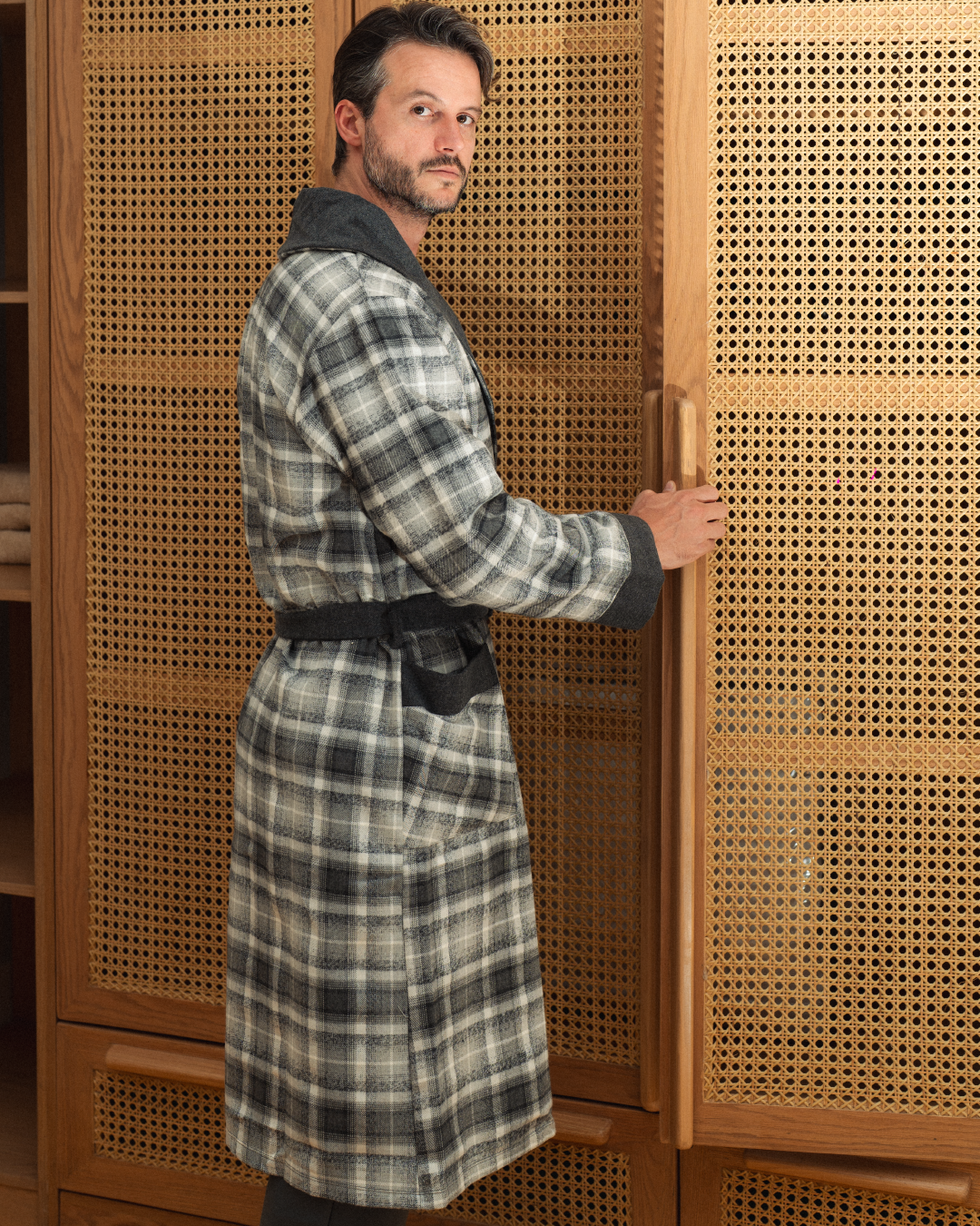 Classic plaid men's robe, cool shawl, rotary castor