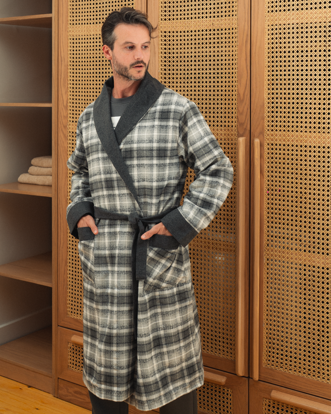 Classic plaid men's robe, cool shawl, rotary castor