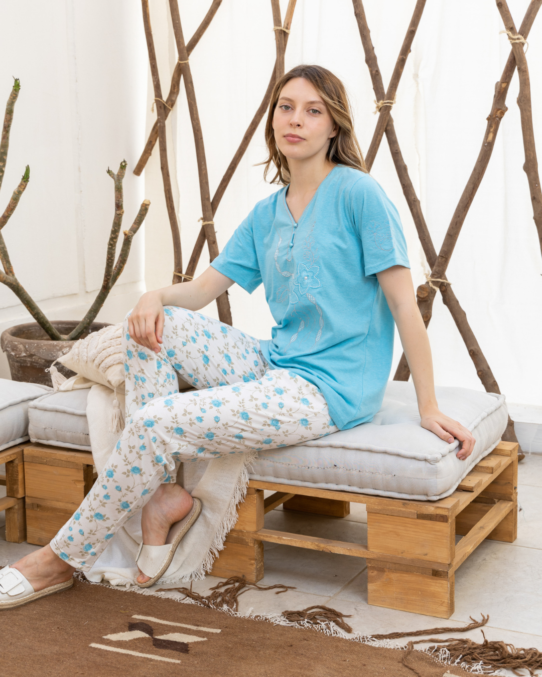 Women's pajamas with embroidered buttons and trousers
