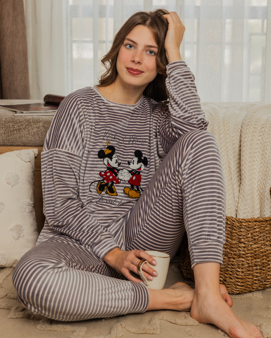 Minnie and mickey friendship women's long sleeve pajamas