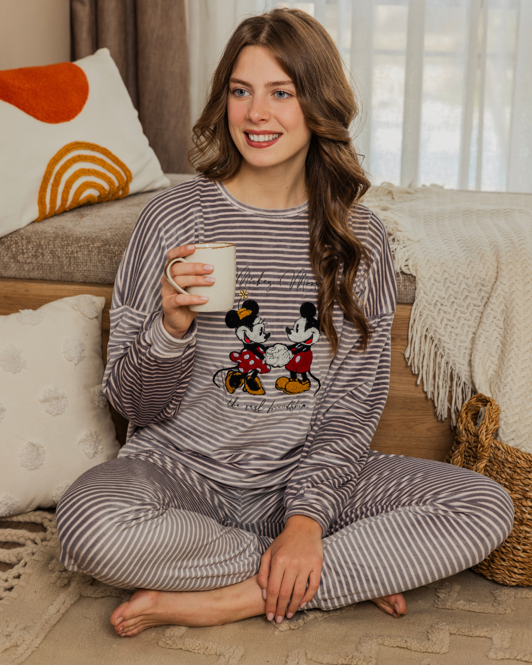 Minnie and mickey friendship women's long sleeve pajamas