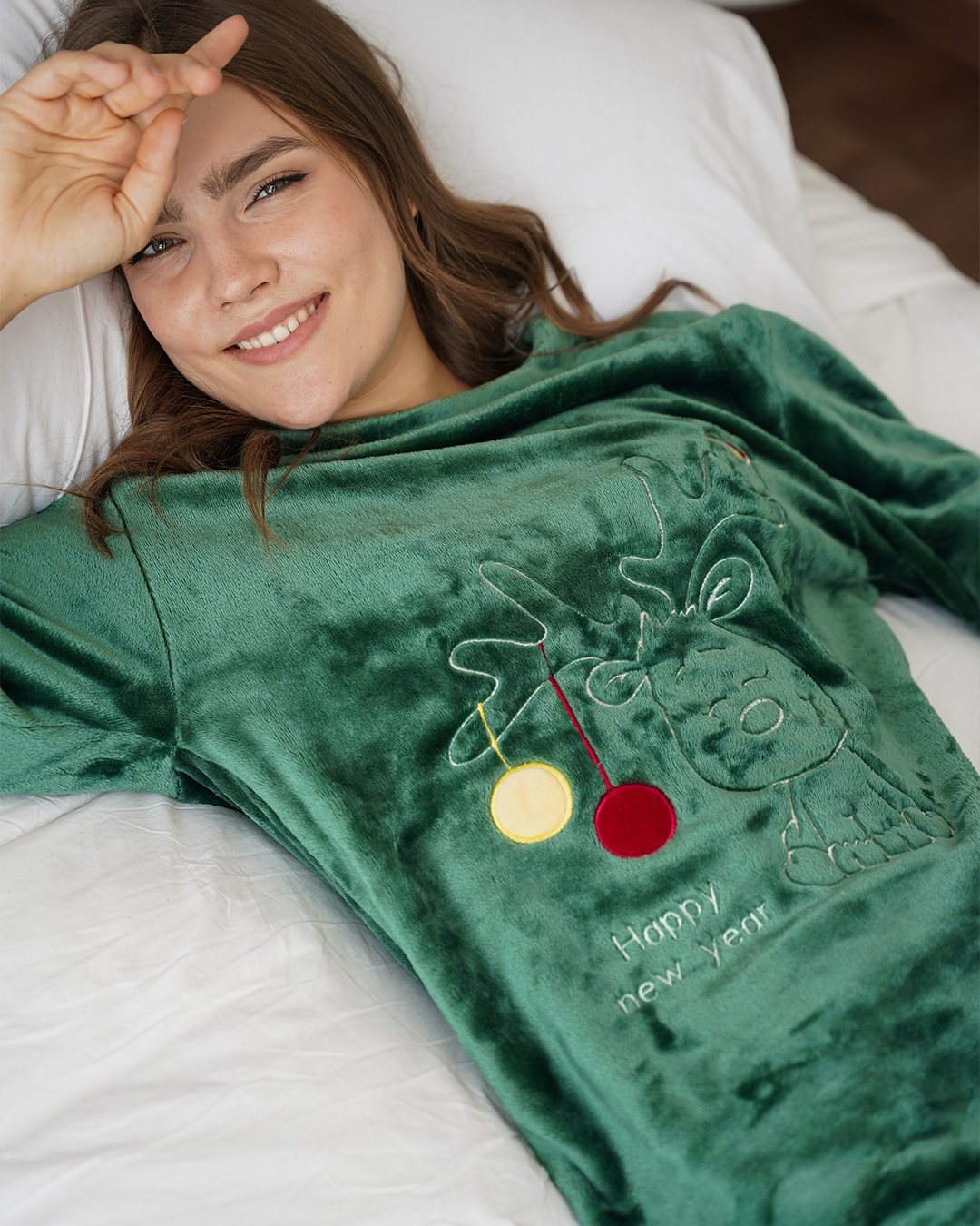 Happy new year women's pajamas, polar gazelle embroidery rotation