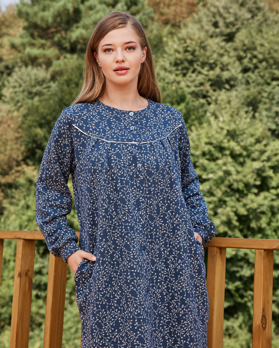 Ladies's  Printed Fleece Long-sleeve buttons nightgown