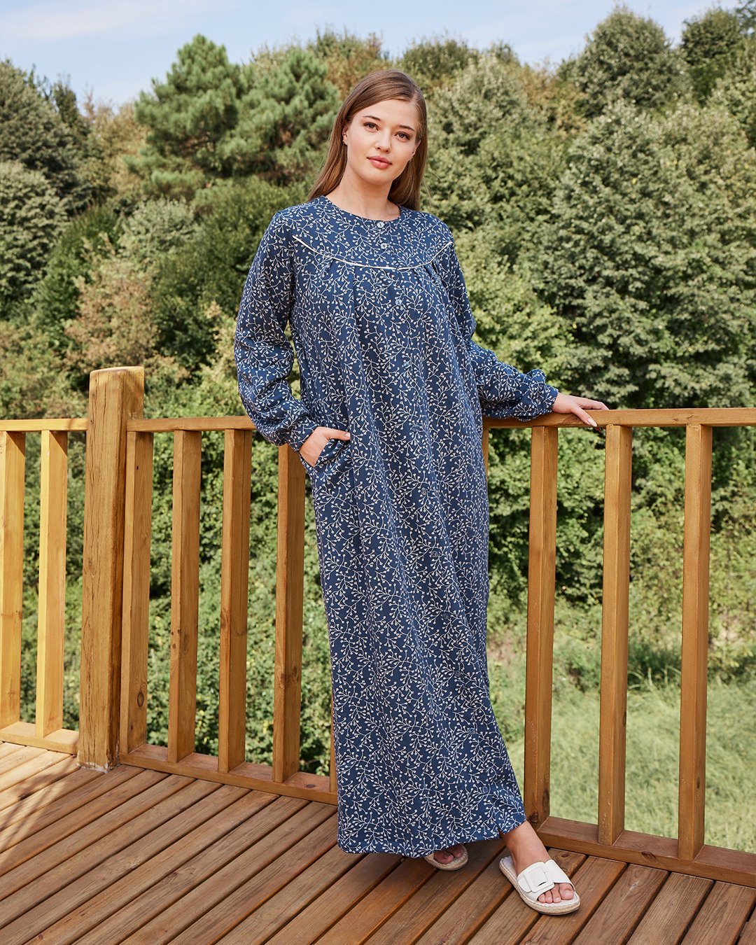 Ladies's  Printed Fleece Long-sleeve buttons nightgown