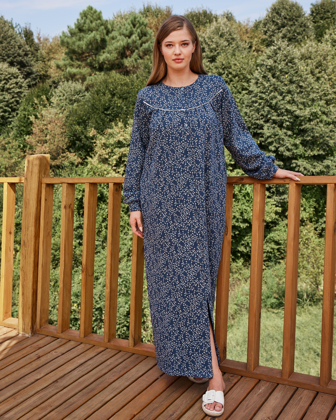 Ladies's  Printed Fleece Long-sleeve buttons nightgown