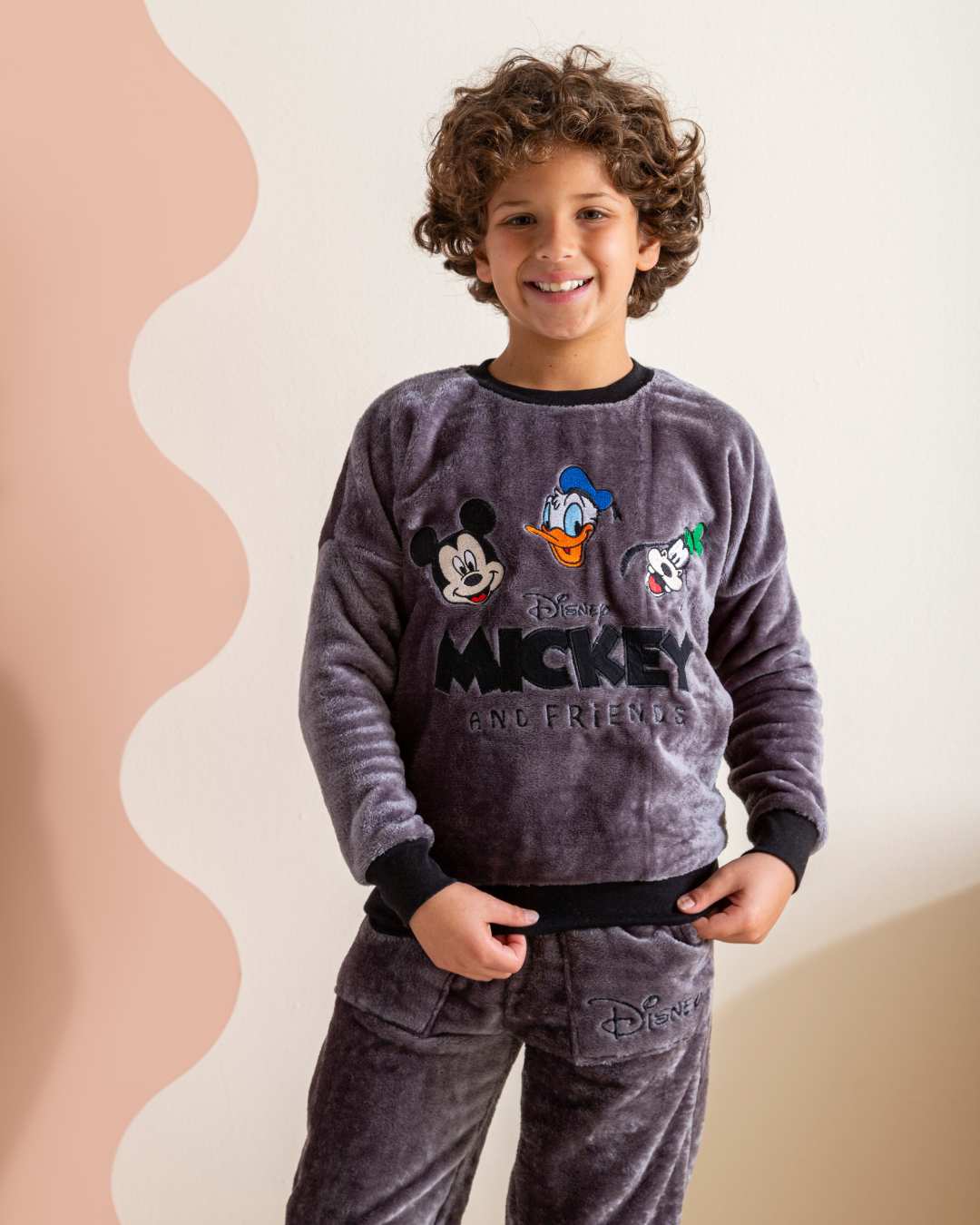 Boys Reglan sleeve embroidered Mickey and friends 