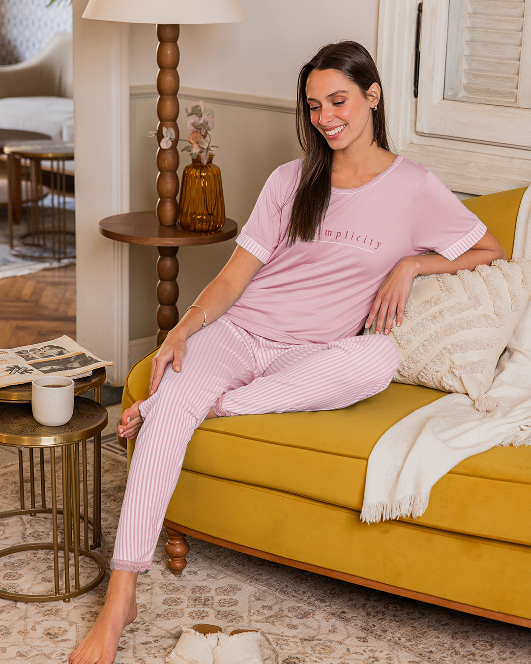 Simplicity: Women's pajamas, long striped trousers, half-sleeve T-shirt, rose print on the chest