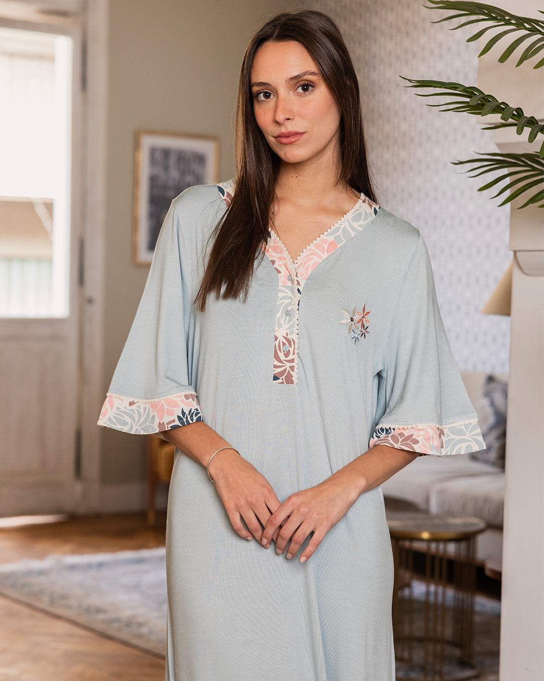 Women's long half-sleeved shirt with floral embroidery