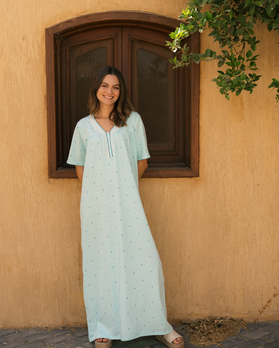 Women's long, half-sleeved shirt printed with heart buttons