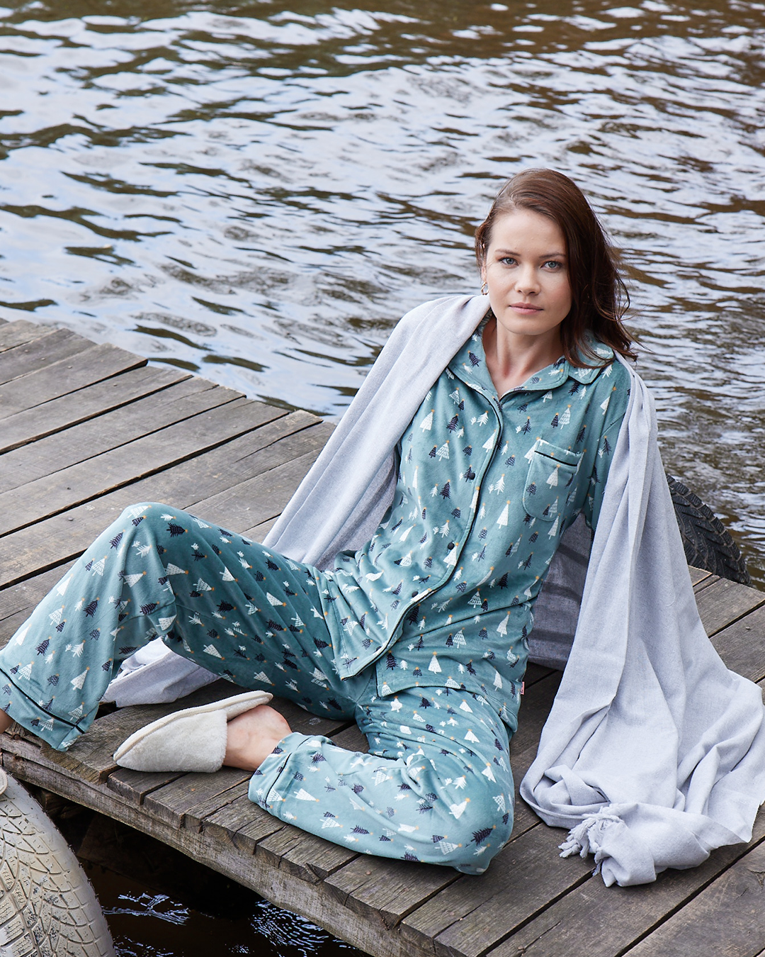 Cristmass Tree Ladie's Soft Elastane Velvet Button up Pajamas 