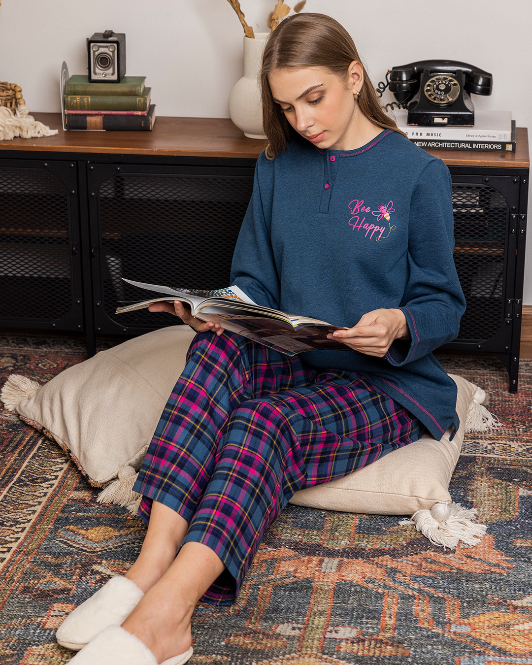 Plain women's pajamas * plaid fabric, plain long-sleeved jacket with a round neck and buttoned collar