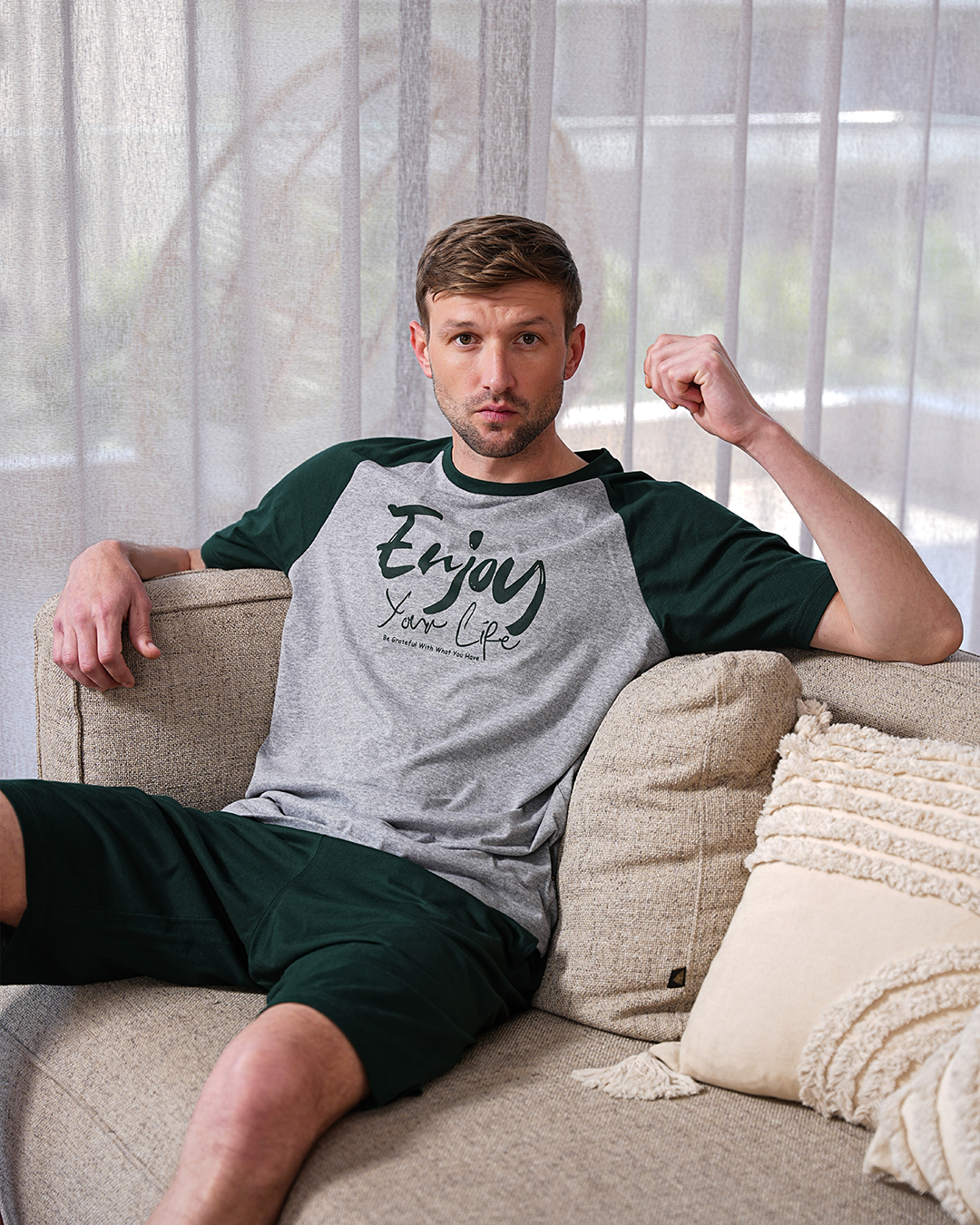 Plain men's pajamas, T-shirt printed on the chest, half sleeves, and shorts