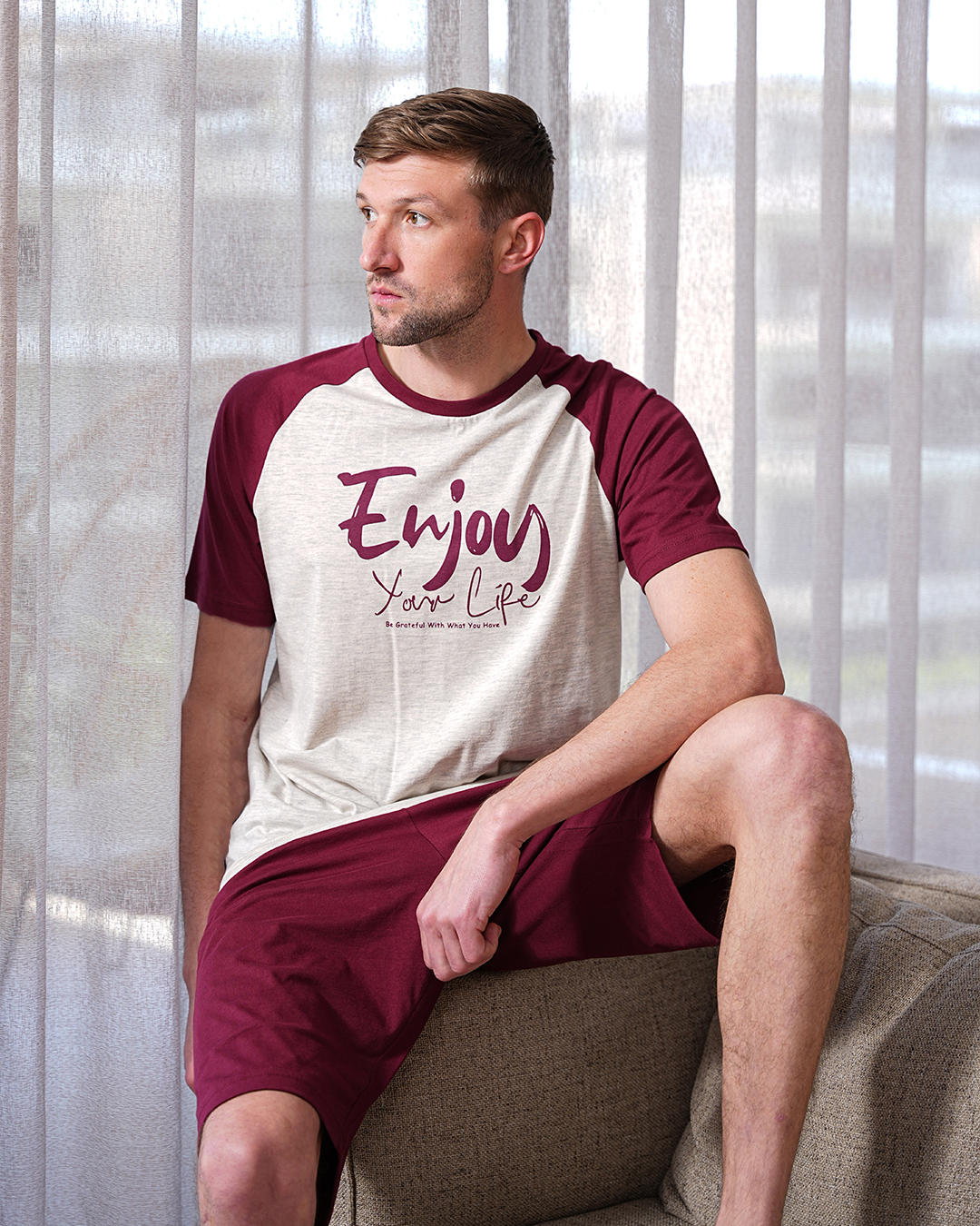 Plain men's pajamas, T-shirt printed on the chest, half sleeves, and shorts