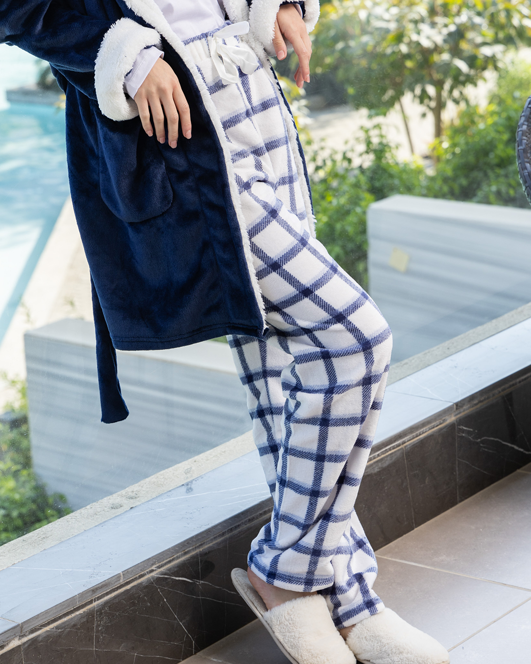 Women's winter trousers with checkered drawstring