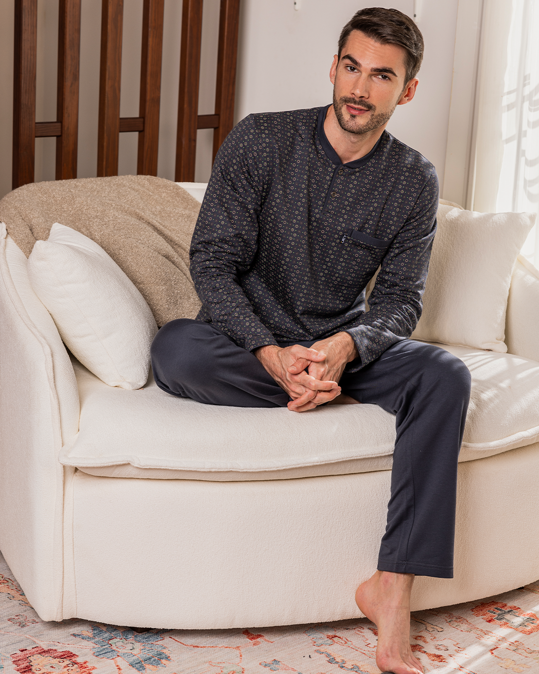 Plain men's pajamas, long-sleeved dyed-printed jacket with a round neck and buttoned collar