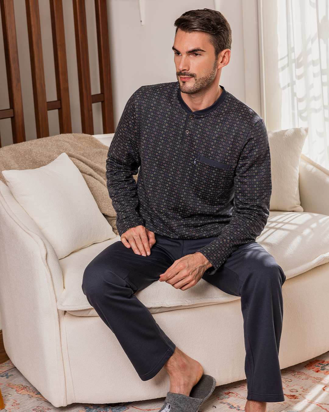 Plain men's pajamas, long-sleeved dyed-printed jacket with a round neck and buttoned collar