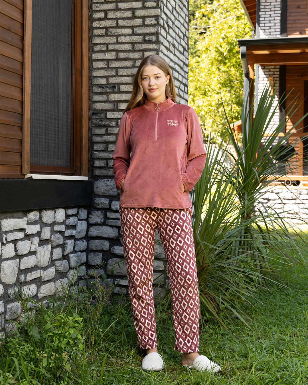 Enjoy today women's pajamas with sleeves and trousers