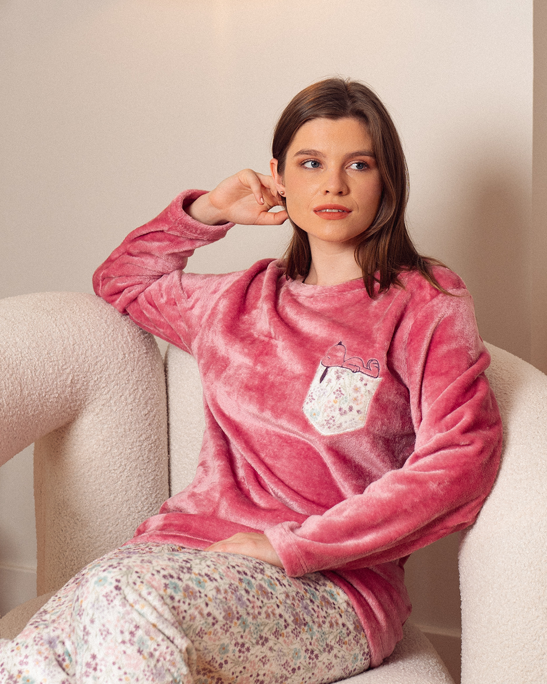 Women's pajamas, ruffled, embroidered with a bow on the pocket, and floral and polar pants