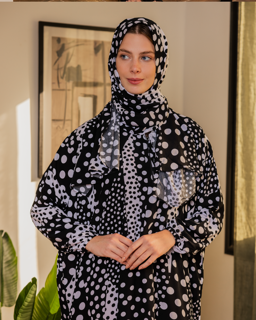 Women's patterned viscose drape