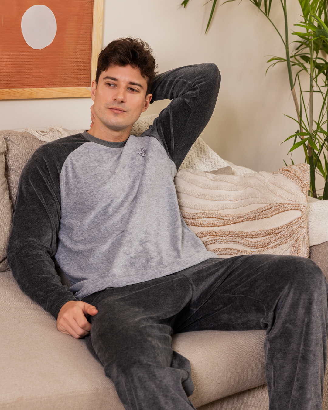 Men's pajamas, plain long-sleeved velvet T-shirt with round neck, button-down collar, embroidered chest pocket and plain pants