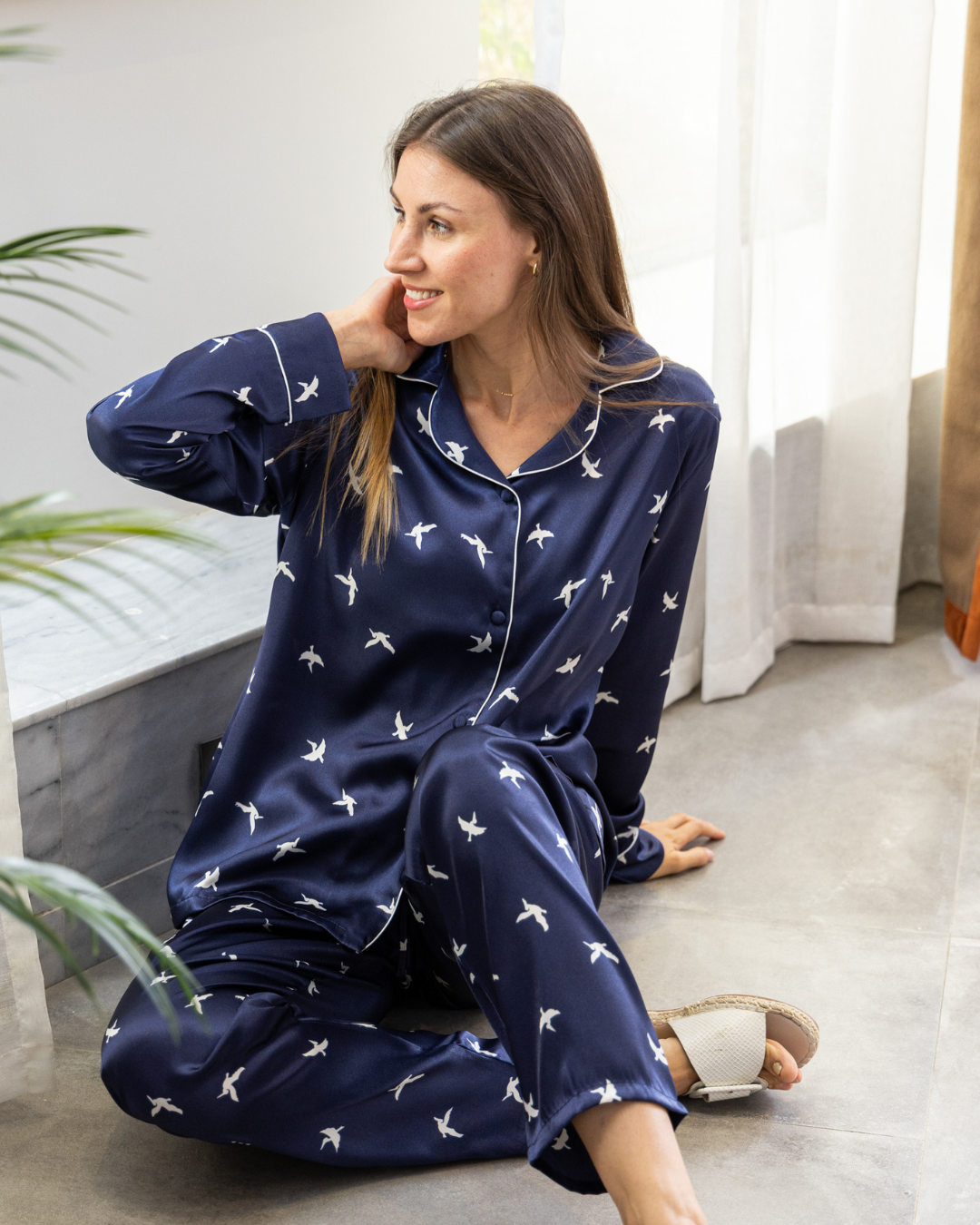 Classic women's pajamas with bird print sleeves