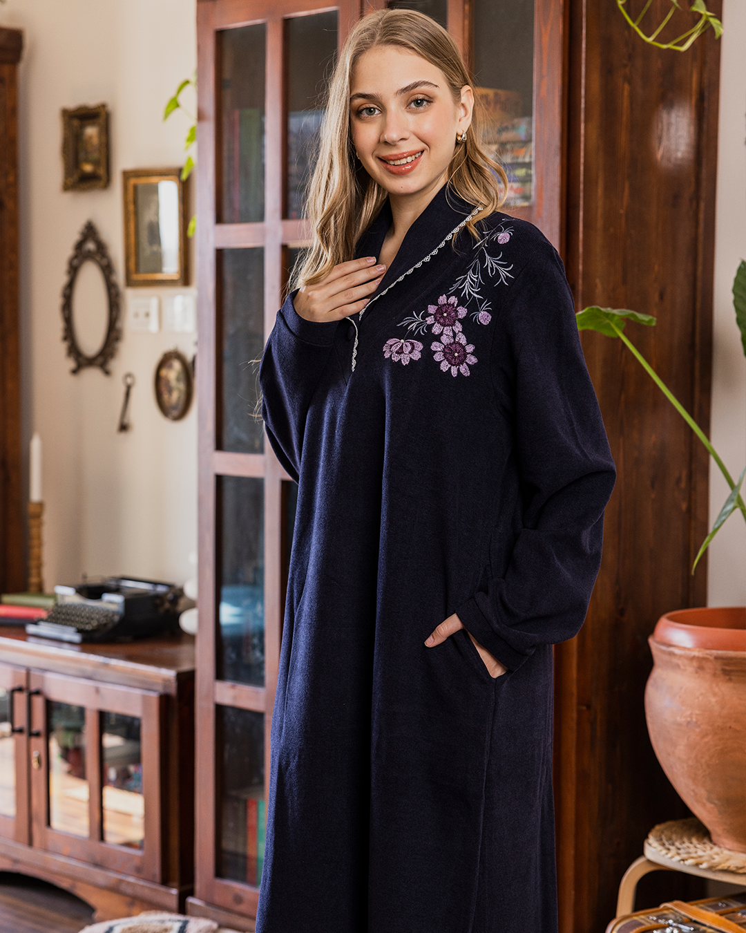 Women's nightgown cashmere cole shawl with sunflower embroidered on the shoulder
