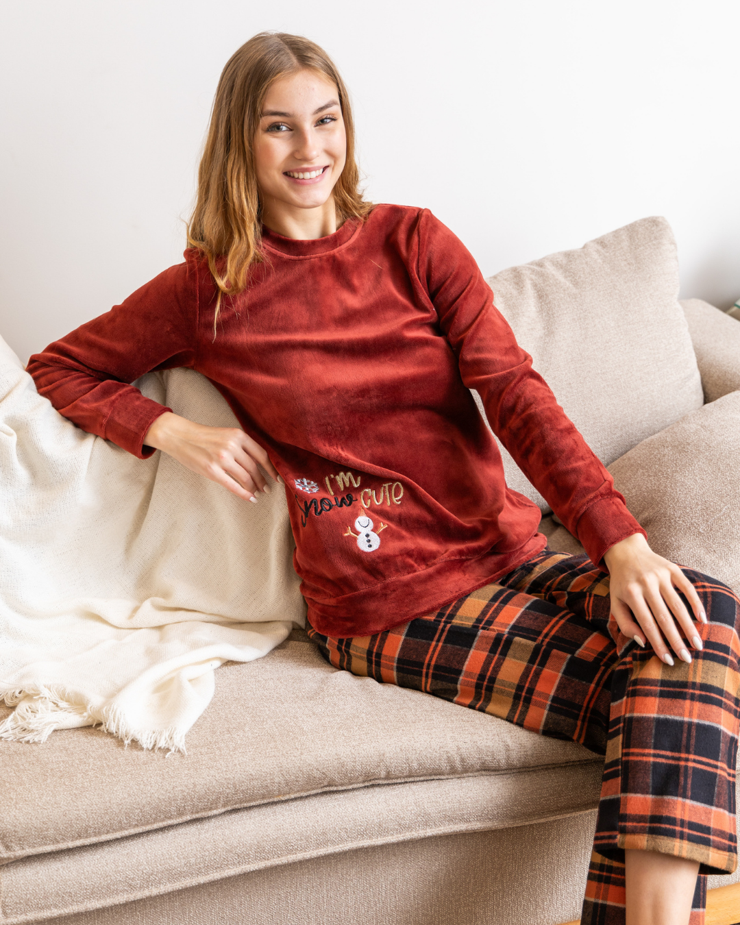snow Women's pajamas, velvet, round neck, embroidered with check pants