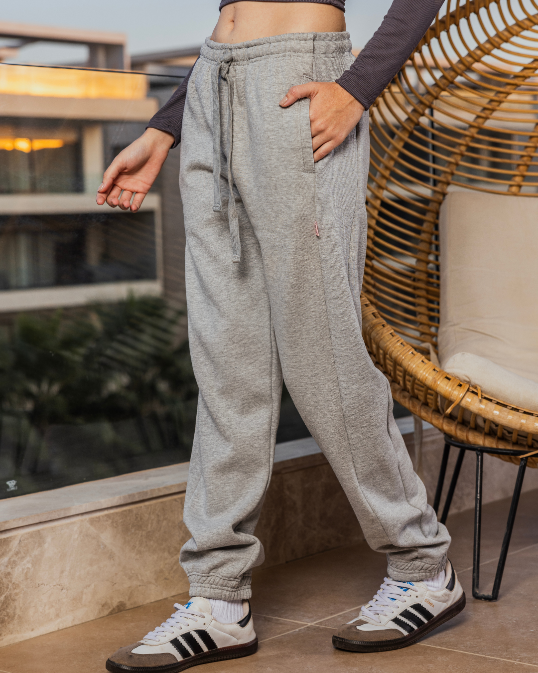 Side Cut Sweatpants بنطلون حريمي قصّات