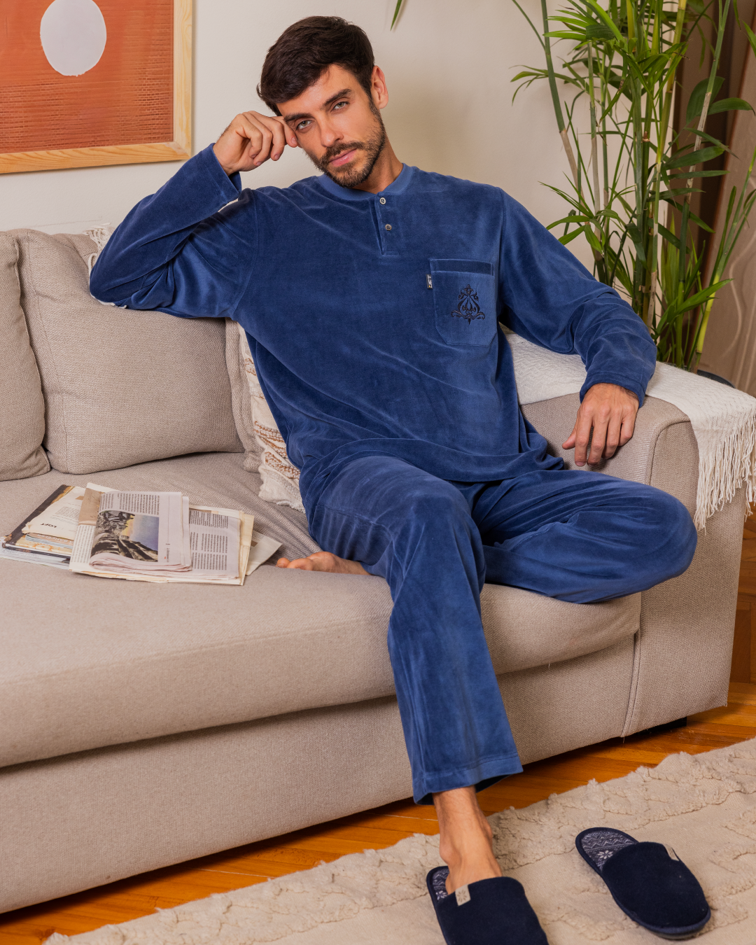 Men's Pajamas Solid Long Sleeve Velvet Raglan T-Shirt with Round Neck and Embroidered Chest Pocket and Plain Pants