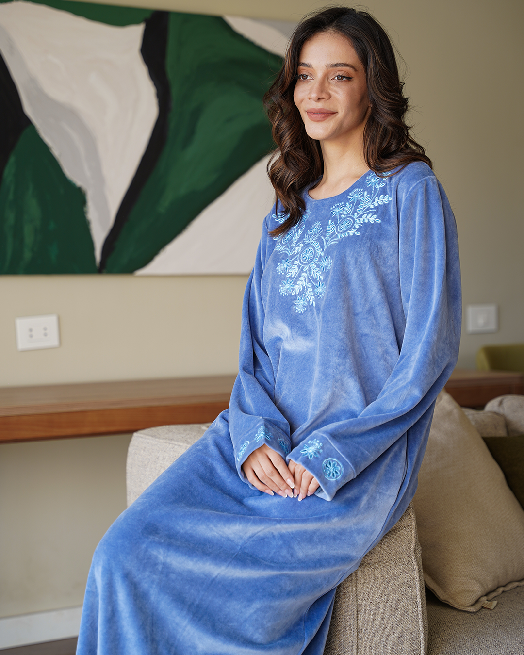 Women's nightgown, zippered in the back, velor embroidery