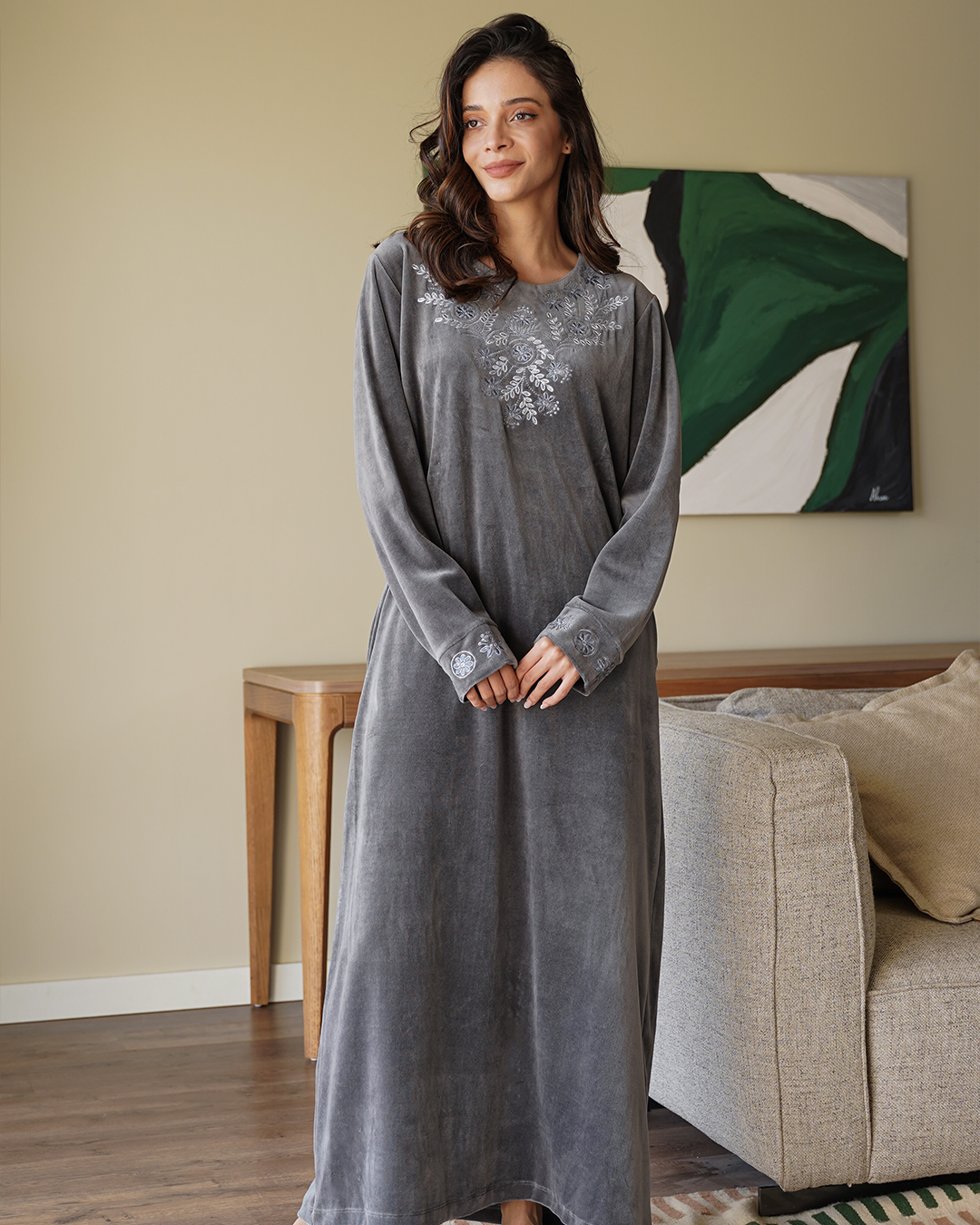 Women's nightgown, zippered in the back, velor embroidery