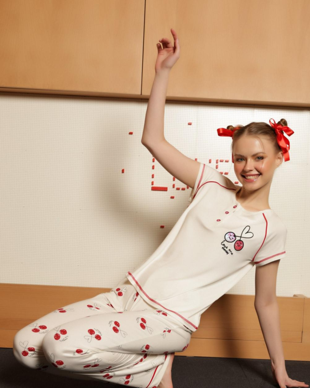 Live me everday Women's pajamas, half-sleeved T-shirt and pants with a heart printed on the chest