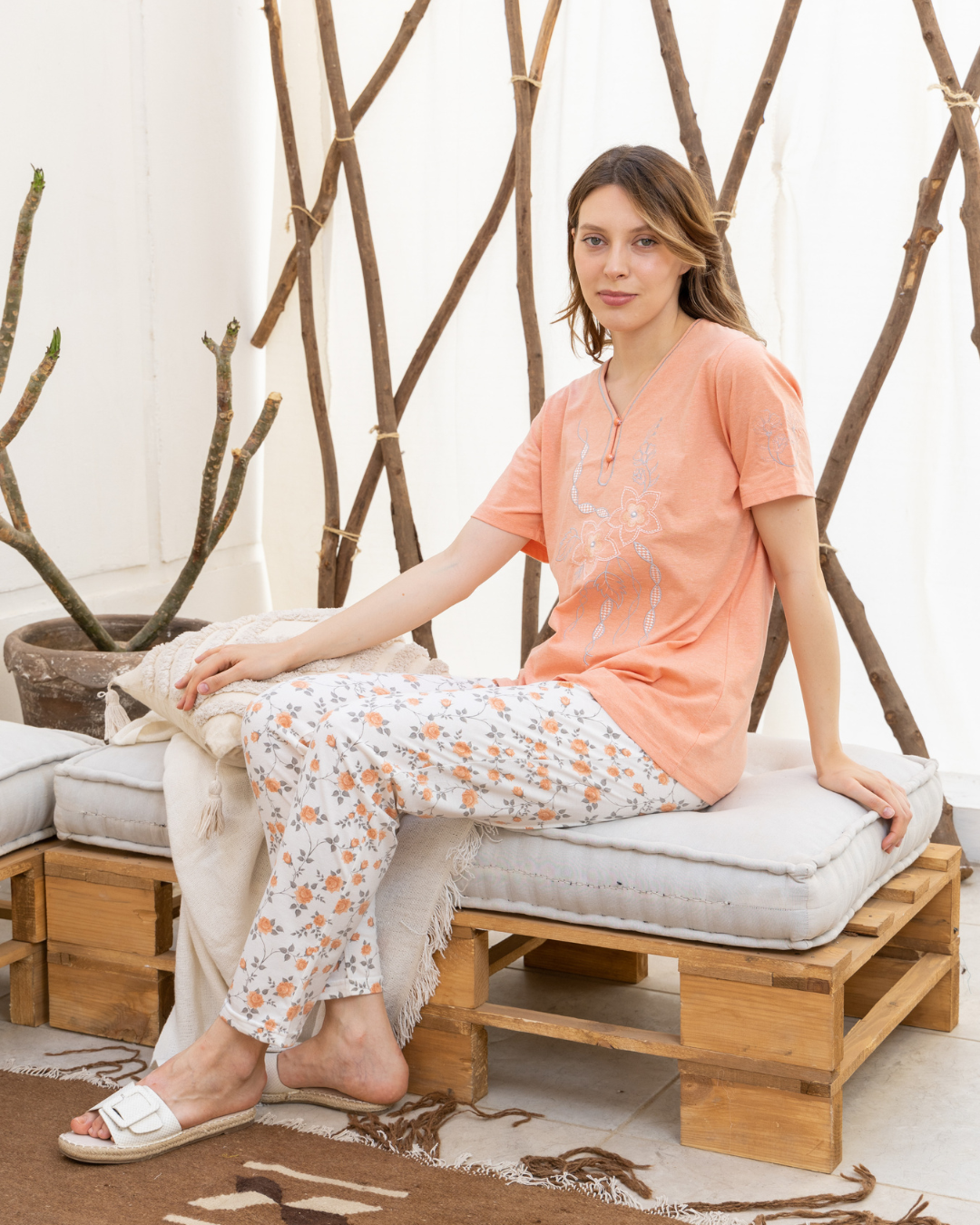 Women's pajamas with embroidered buttons and trousers