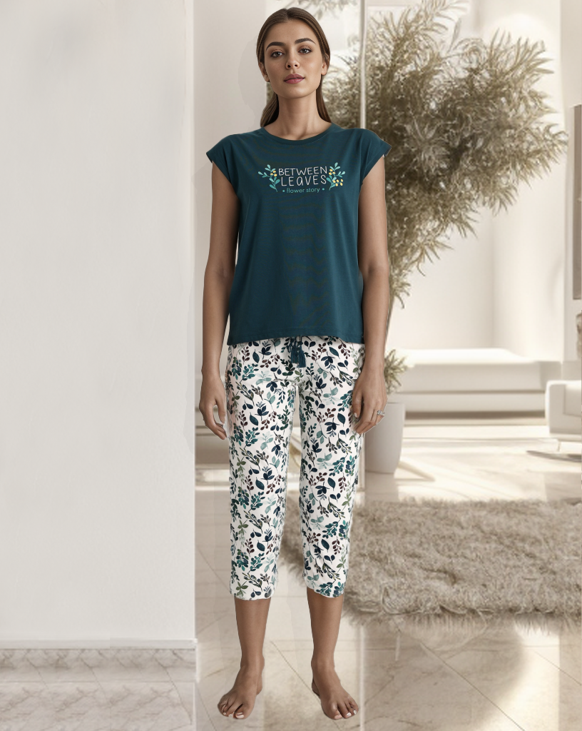 BETWEEN LEAVES Women's pajamas with a crop top and leaf print pentagram