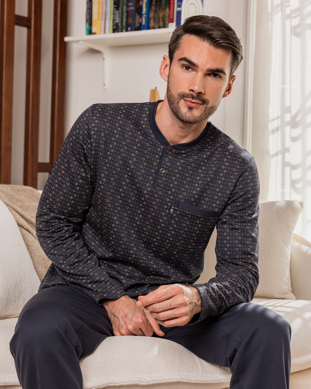 Plain men's pajamas, long-sleeved dyed-printed jacket with a round neck and buttoned collar