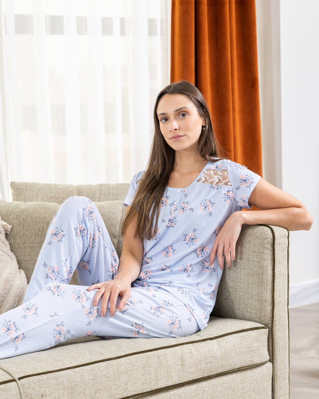 Women's pajamas with lycra shoulder lace pants