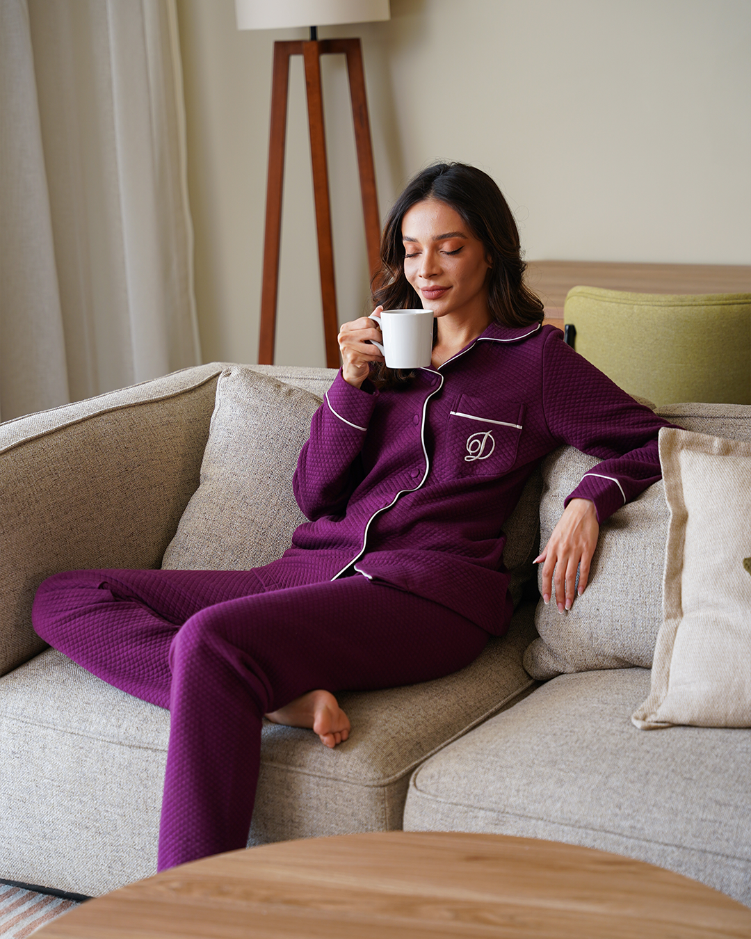D Women's open pajamas with embroidery on the pocket as a caponet