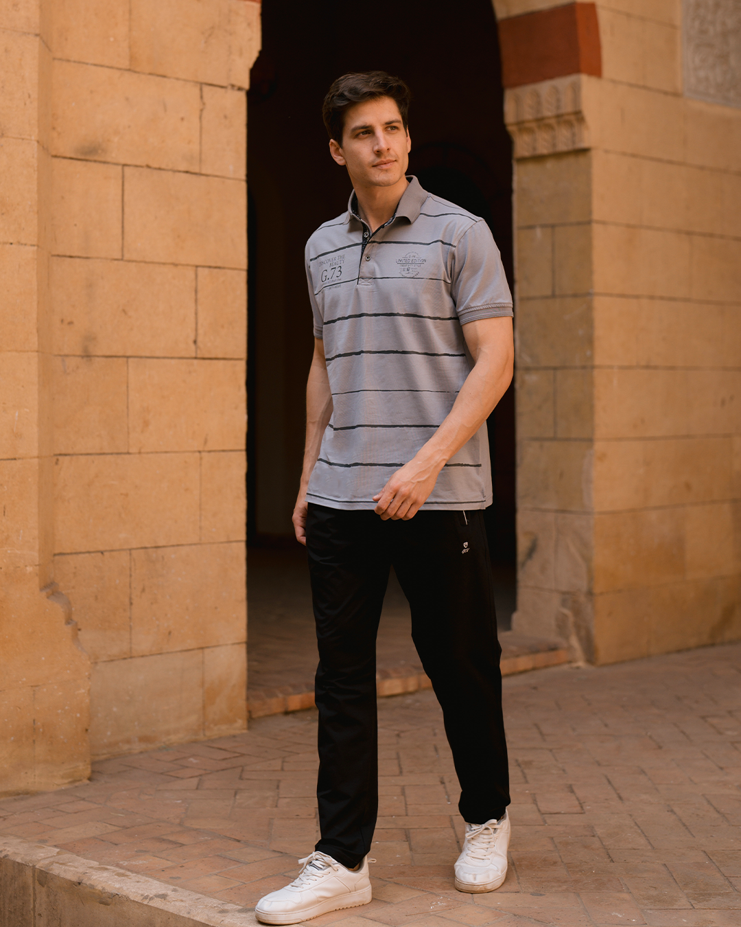 DISCOVER THE BEAUTY Men's pajamas with a collar and printed buttons on the chest