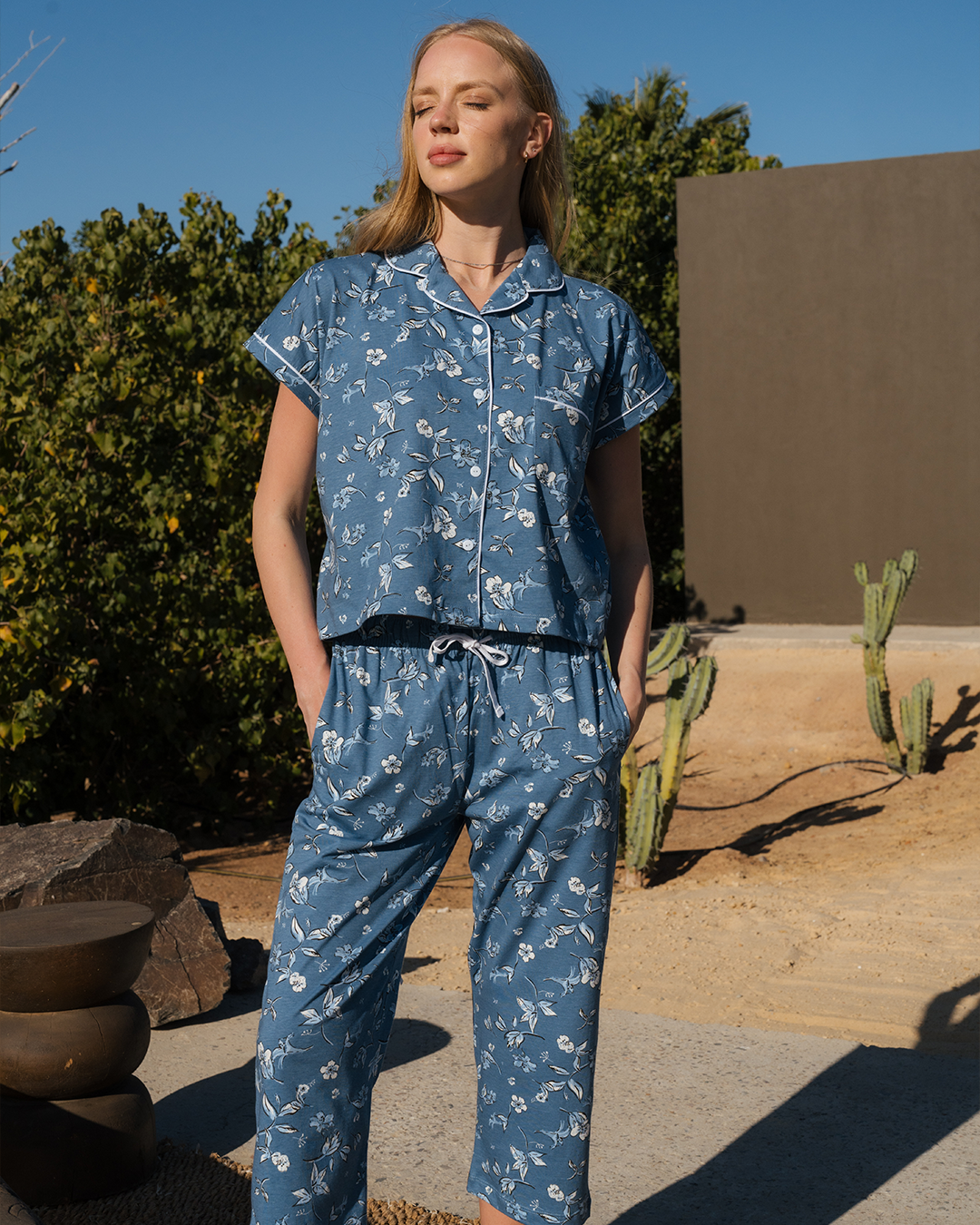 Floral set for women's pajamas with over-size buttons, printed cotton