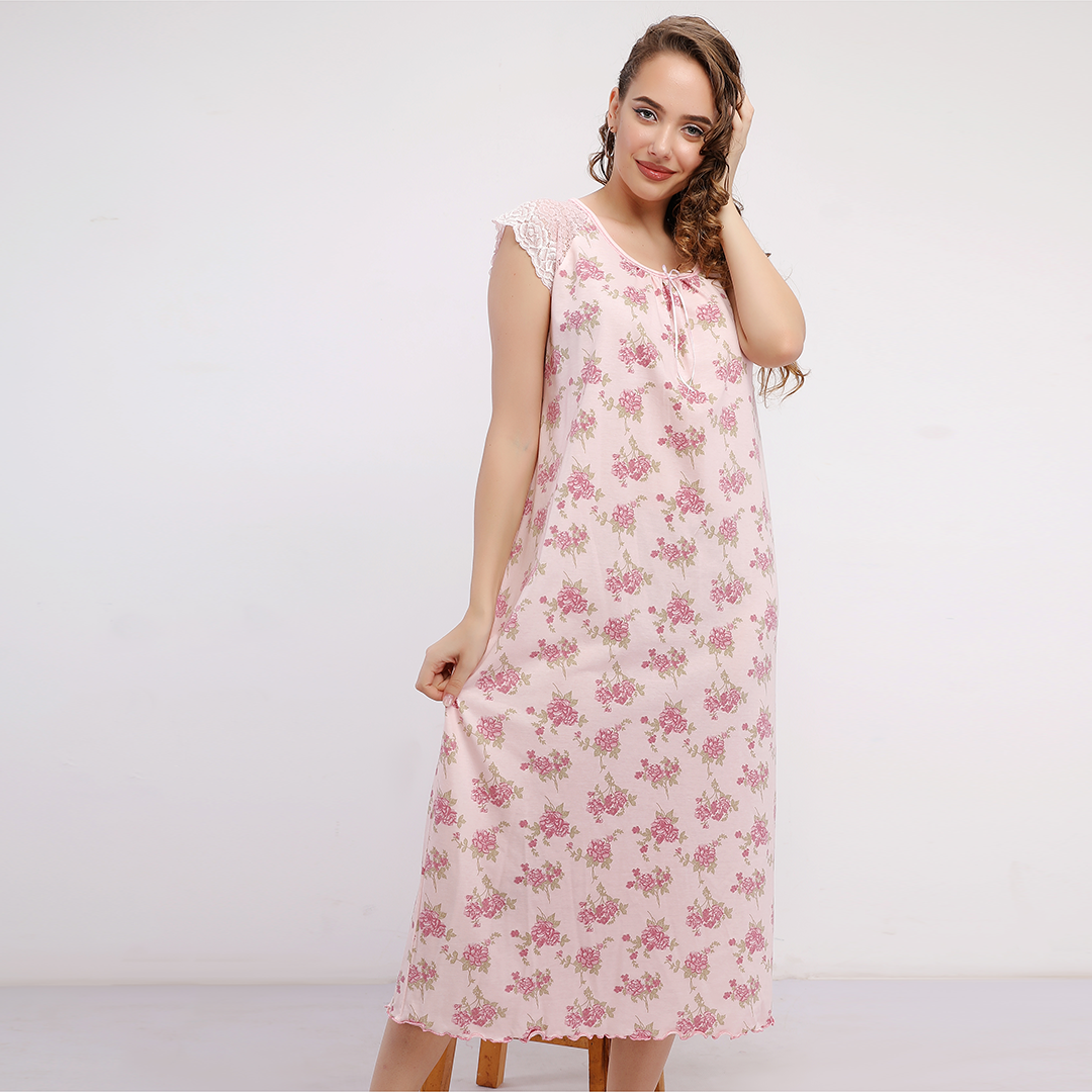 A short Japanese floral nightgown 