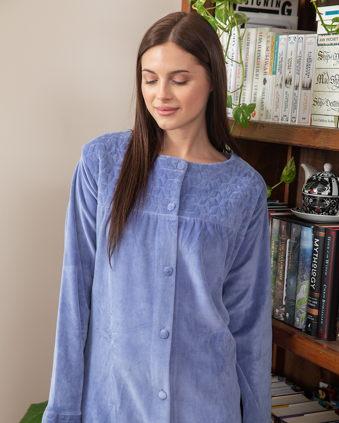 Women's nightgown with a velvet embroidered travel