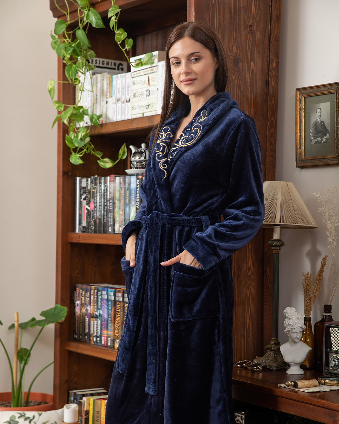 Women's robe, cool short shawl, embroidered and rose