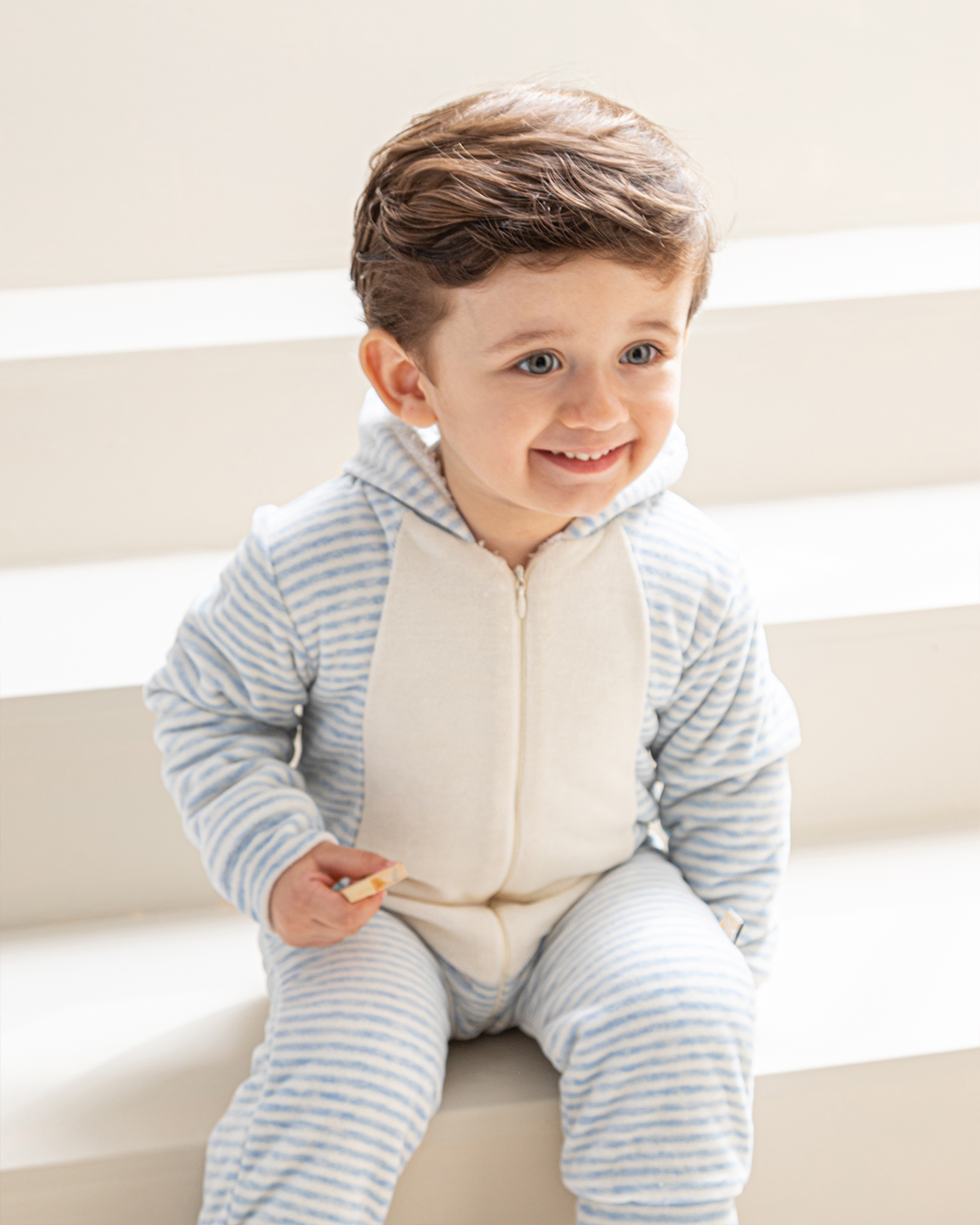 Boy's bodysuit with a velvet stripe lining