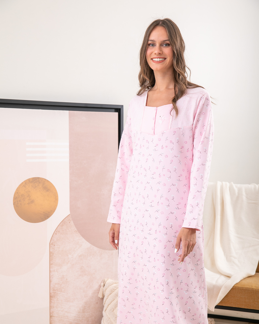 flower Women's nightgown with embroidered lace sleeves