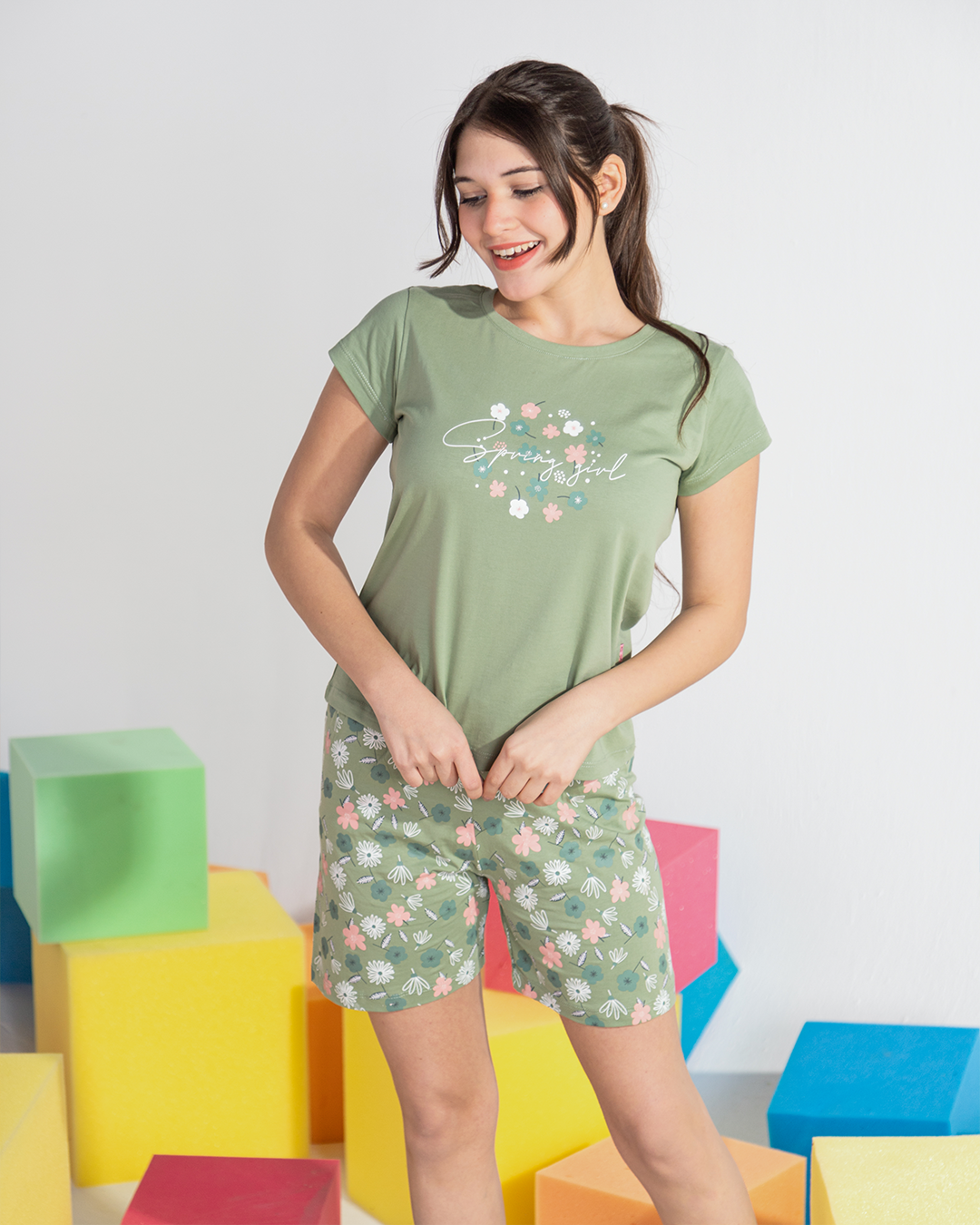 Girls' pajamas with spring girl printed shorts