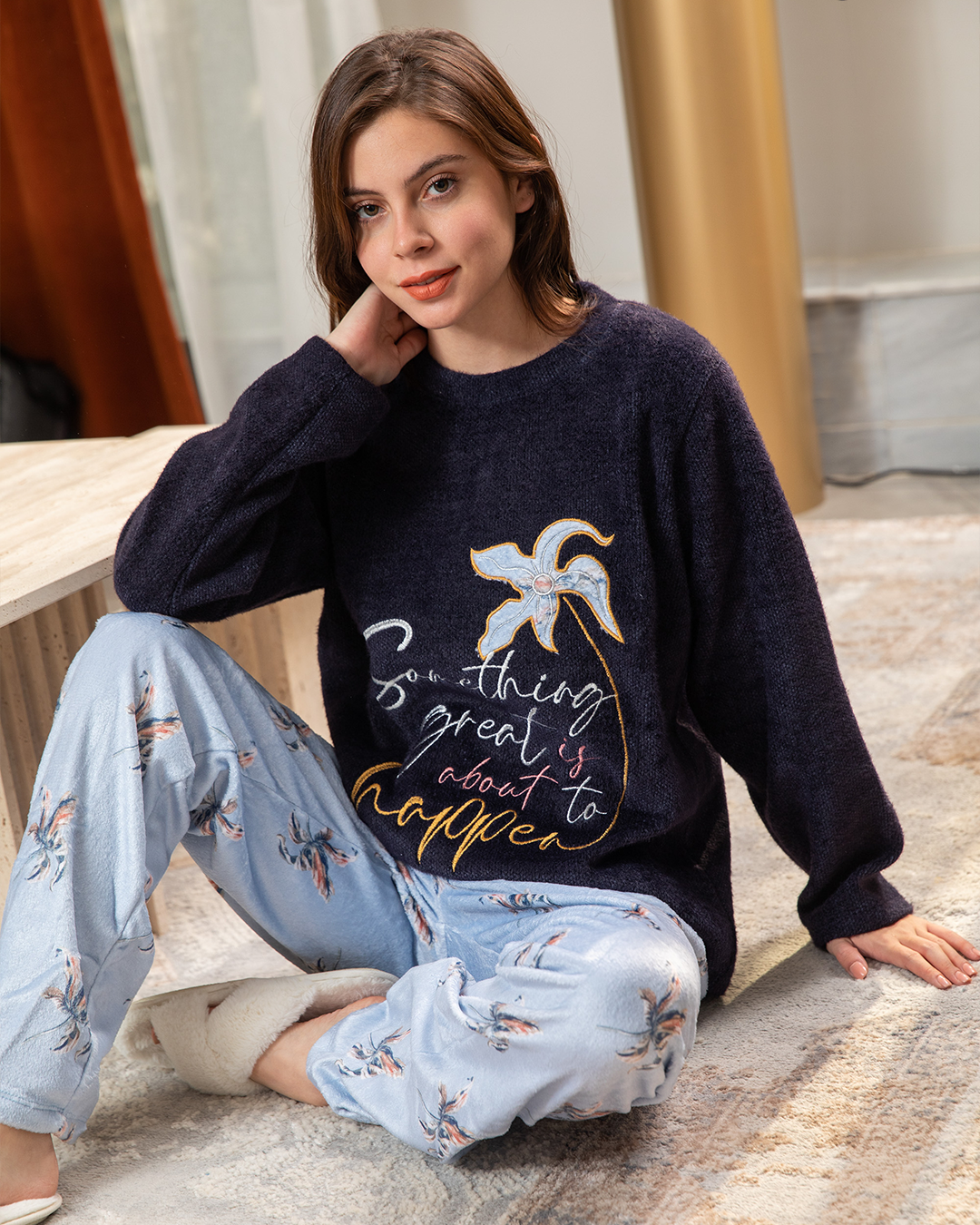 Women's cashmere pajamas with embroidery and a large flower