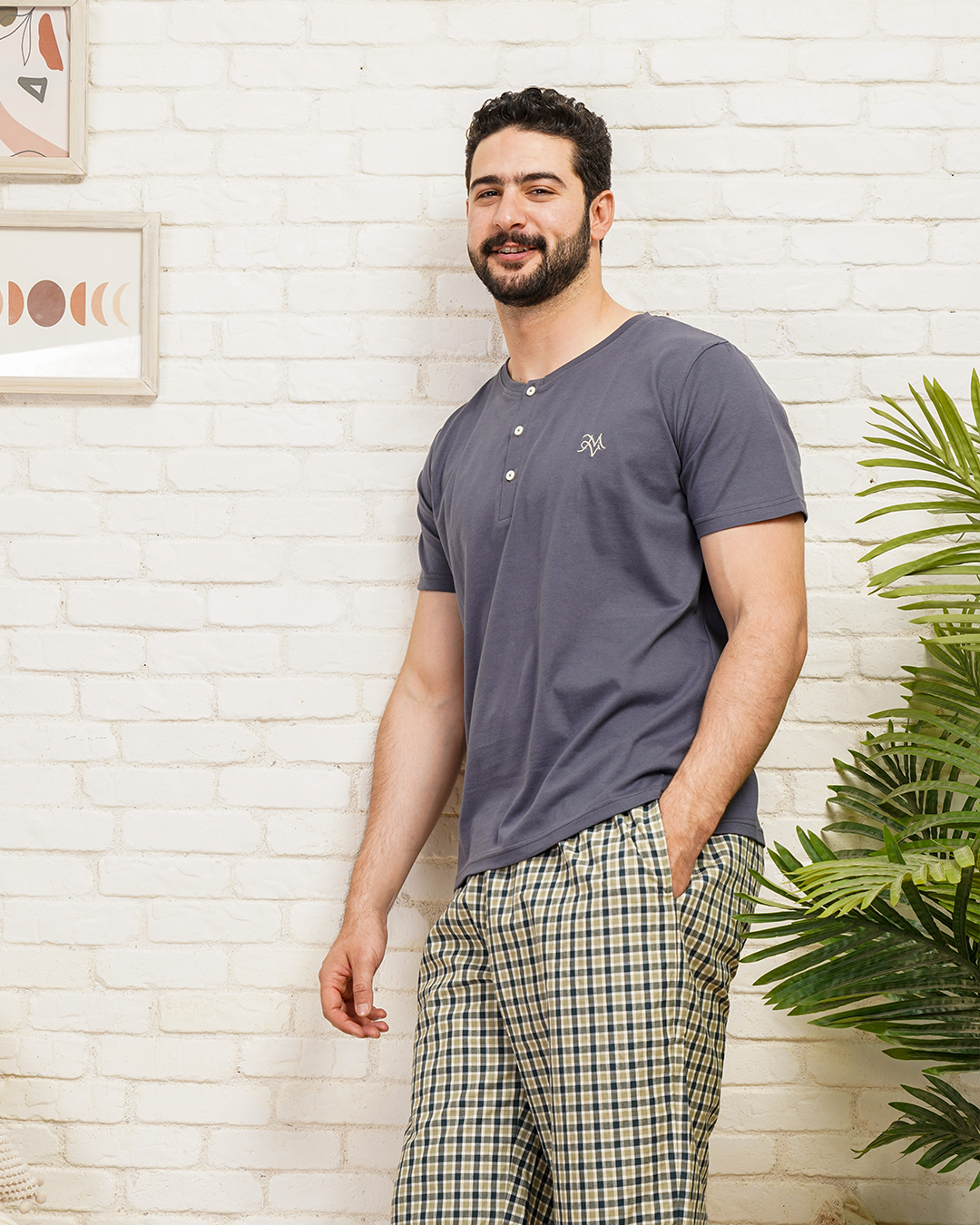 Men's pajamas, half sleeves, button-down bands and checkered shorts