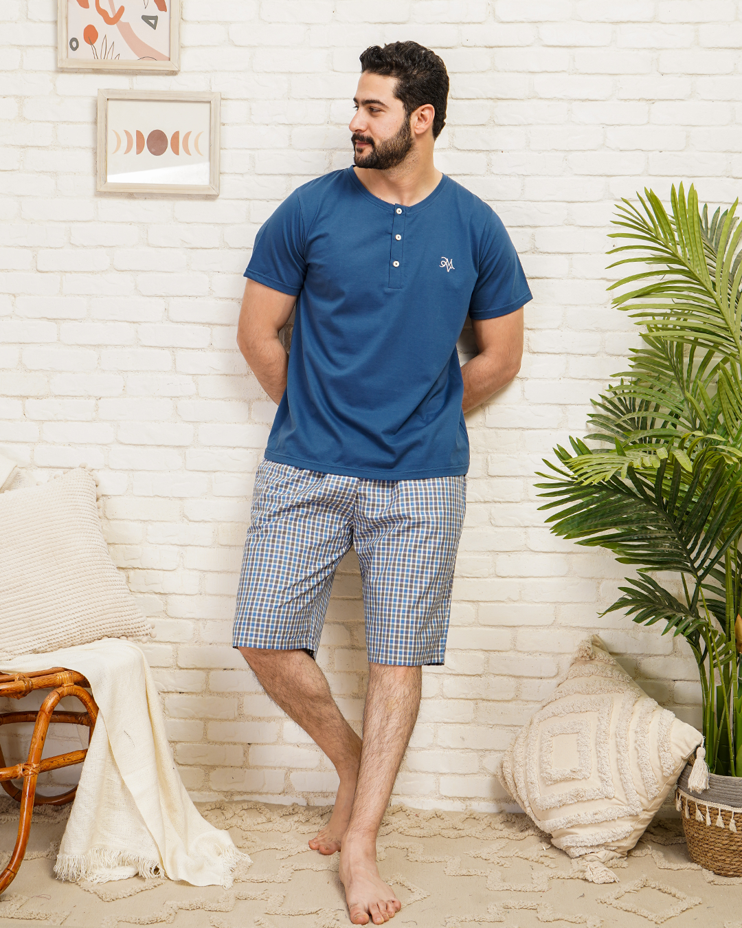 Men's pajamas, half sleeves, button-down bands and checkered shorts