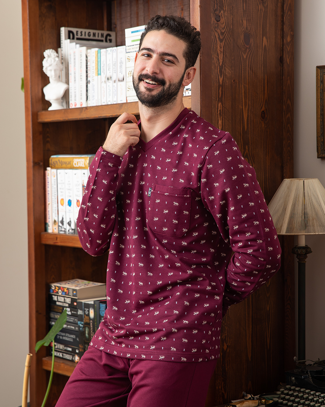 Men's pajamas with a horse neck print