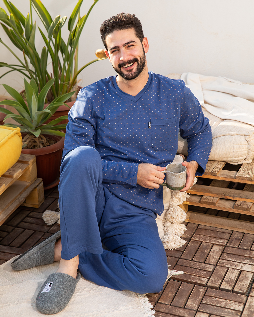 V pajamas for men, printed with square neck, pocket on the chest